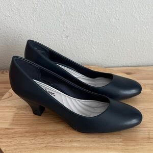 Easy Street Fabulous Womens Round Cone Heel Pumps new navy